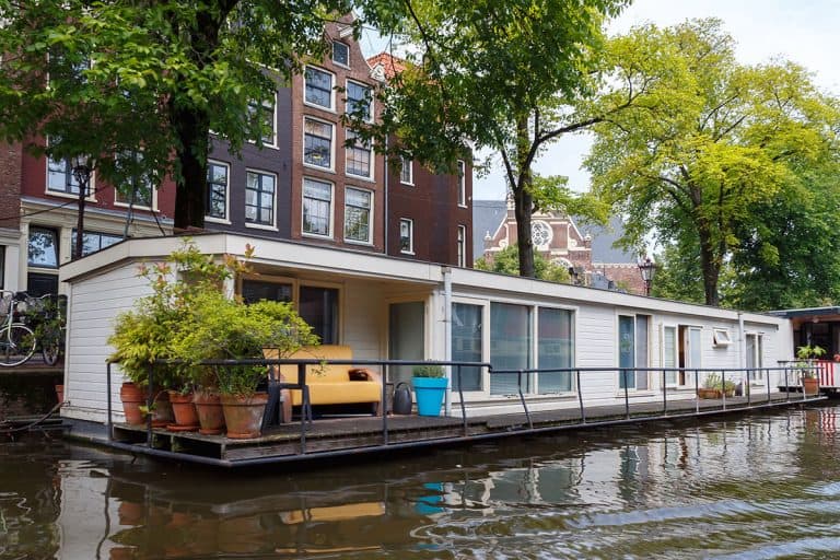 How Much Weight Can A Houseboat Hold?