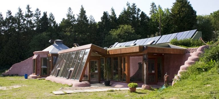 This is How Earthships Treat Sewage