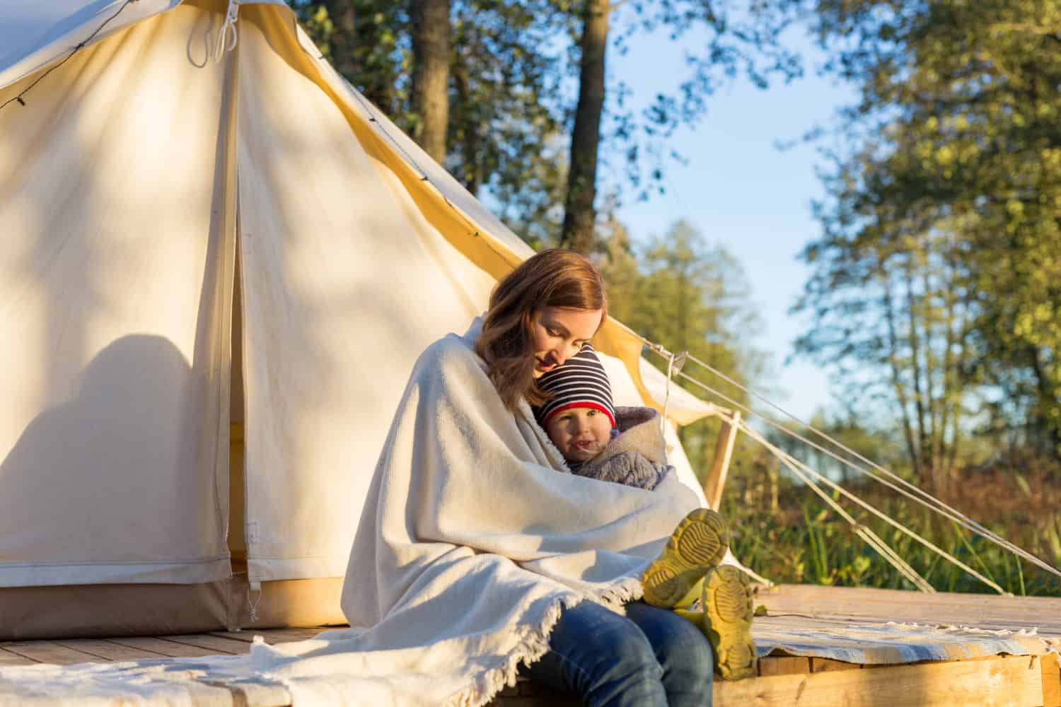 yachtsman living in tents