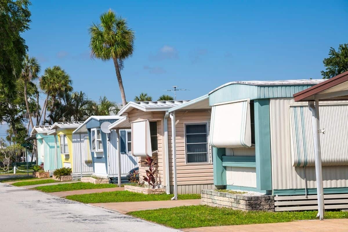 Can a Mobile Home Withstand 100 Mph Winds? (Details to consider)