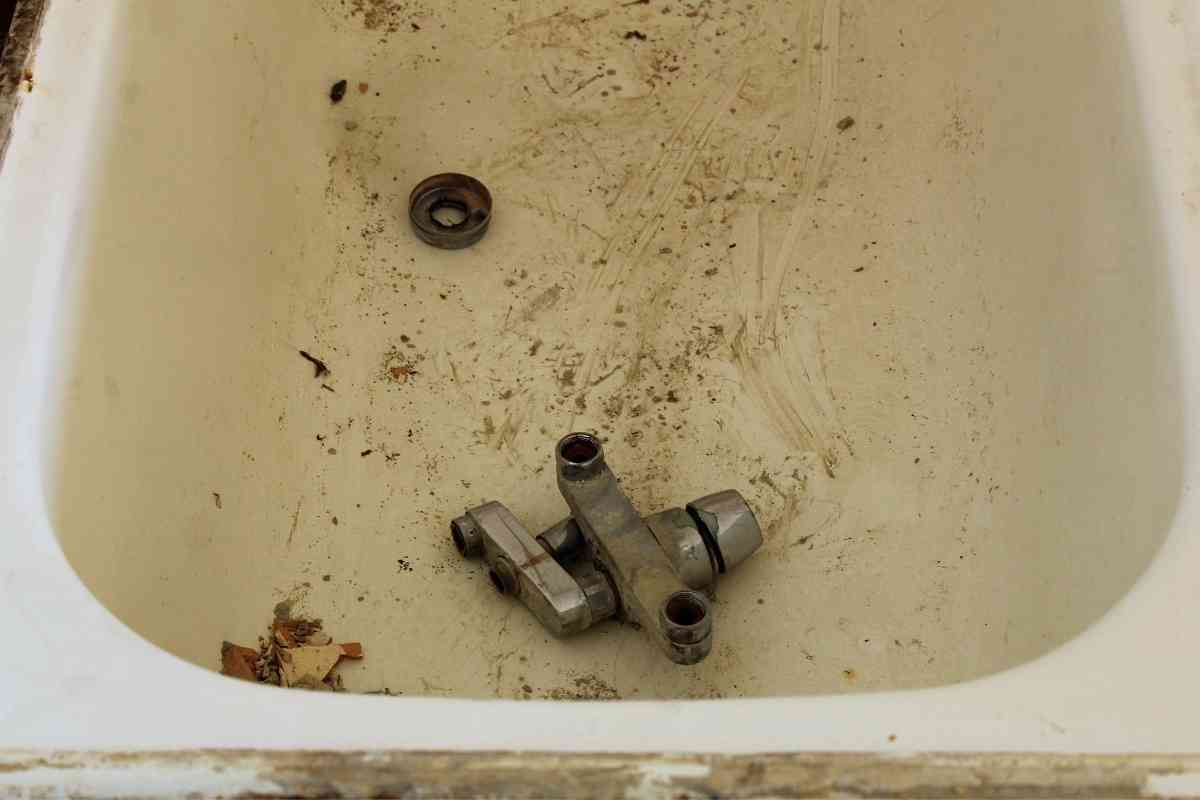 How To Whiten A Bathtub 3 Common Materials & Ways To Prevent Freedom