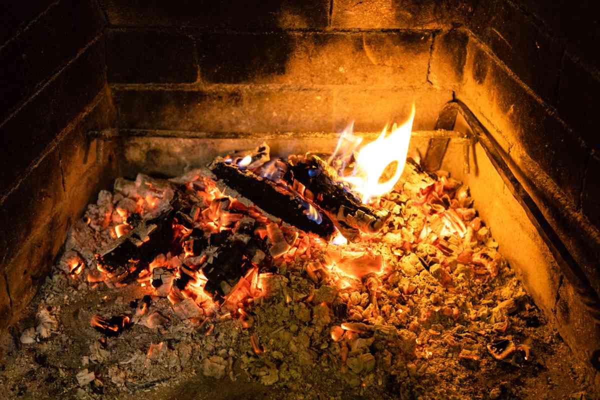 How Long Do Fireplace Ashes Stay Hot? Answered! - Freedom Residence