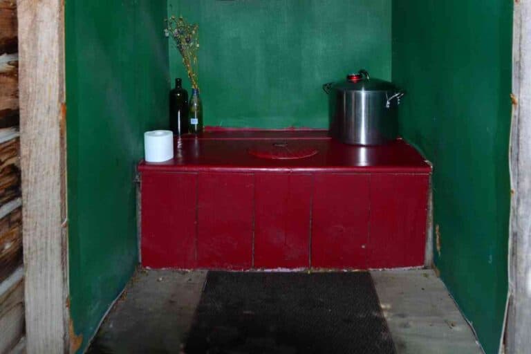 Do Composting Toilets Smell? The Ultimate Guide To Odor-Free Commodes