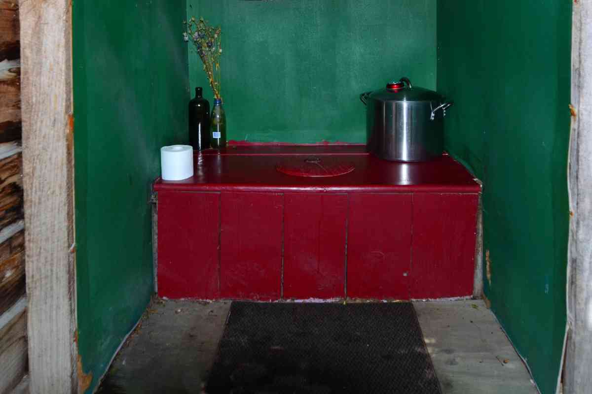 Do Composting Toilets Smell? The Ultimate Guide To OdorFree Commodes