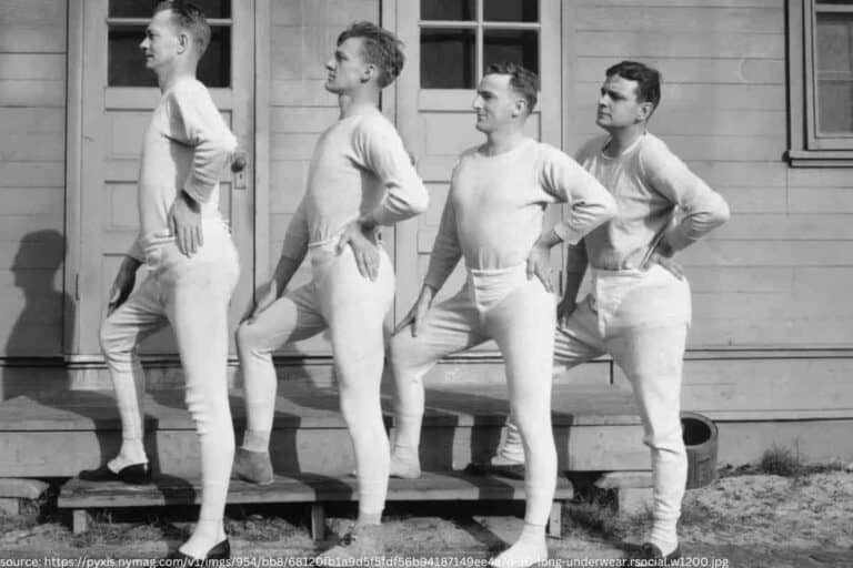 Are You Supposed To Wear Underwear With Long Johns?
