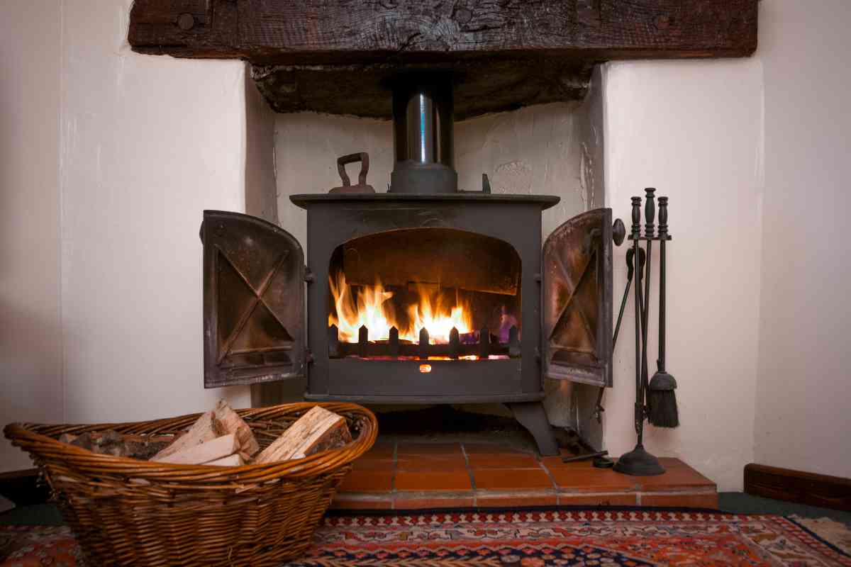 Can You Use Duraflame Logs In A Wood Stove? - Freedom Residence